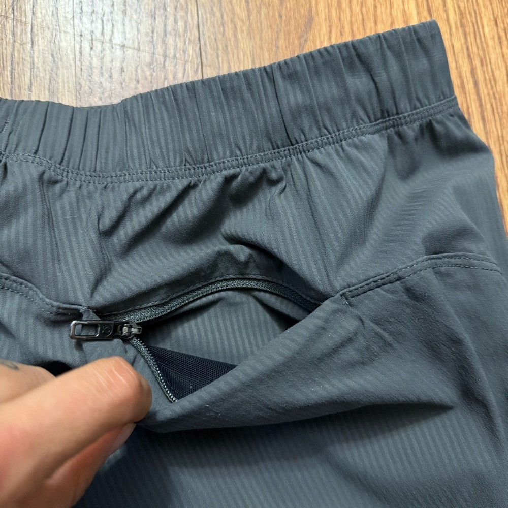 Lululemon Surge Joggers in gray stripes size M - Picture 8 of 16